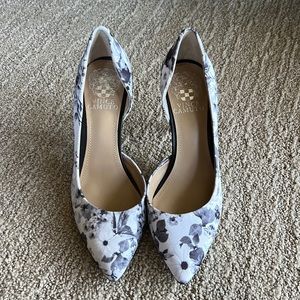Vince Camuto Stiletto Pumps! Size 6. Black and white floral design. 3” heel